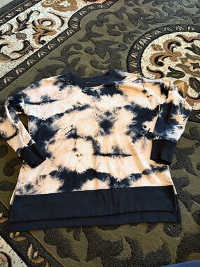 LuLaRoe Black & Cream Tie-Dye Pullover